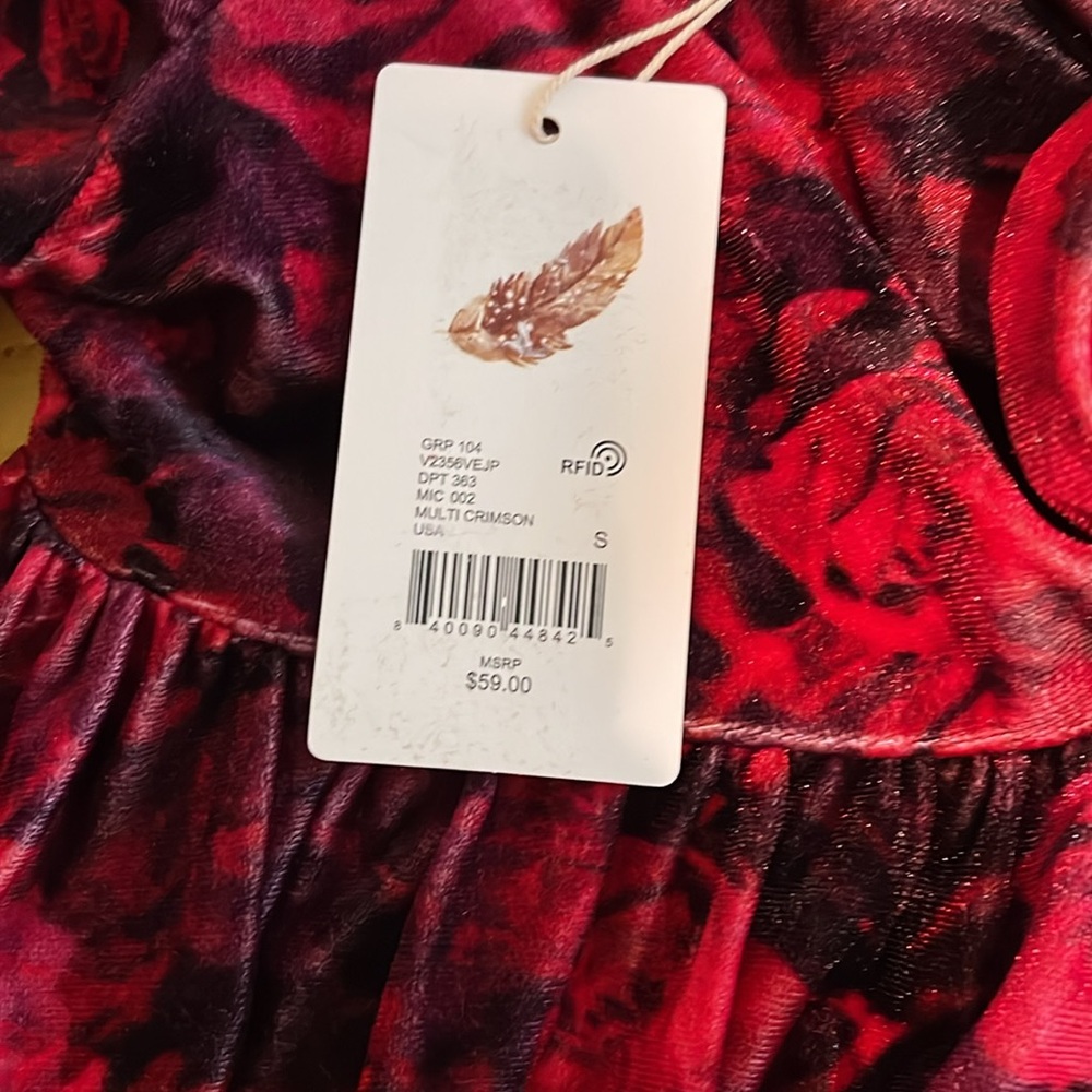 Elegant Red Velvet Women's Top - Picture 4 of 7